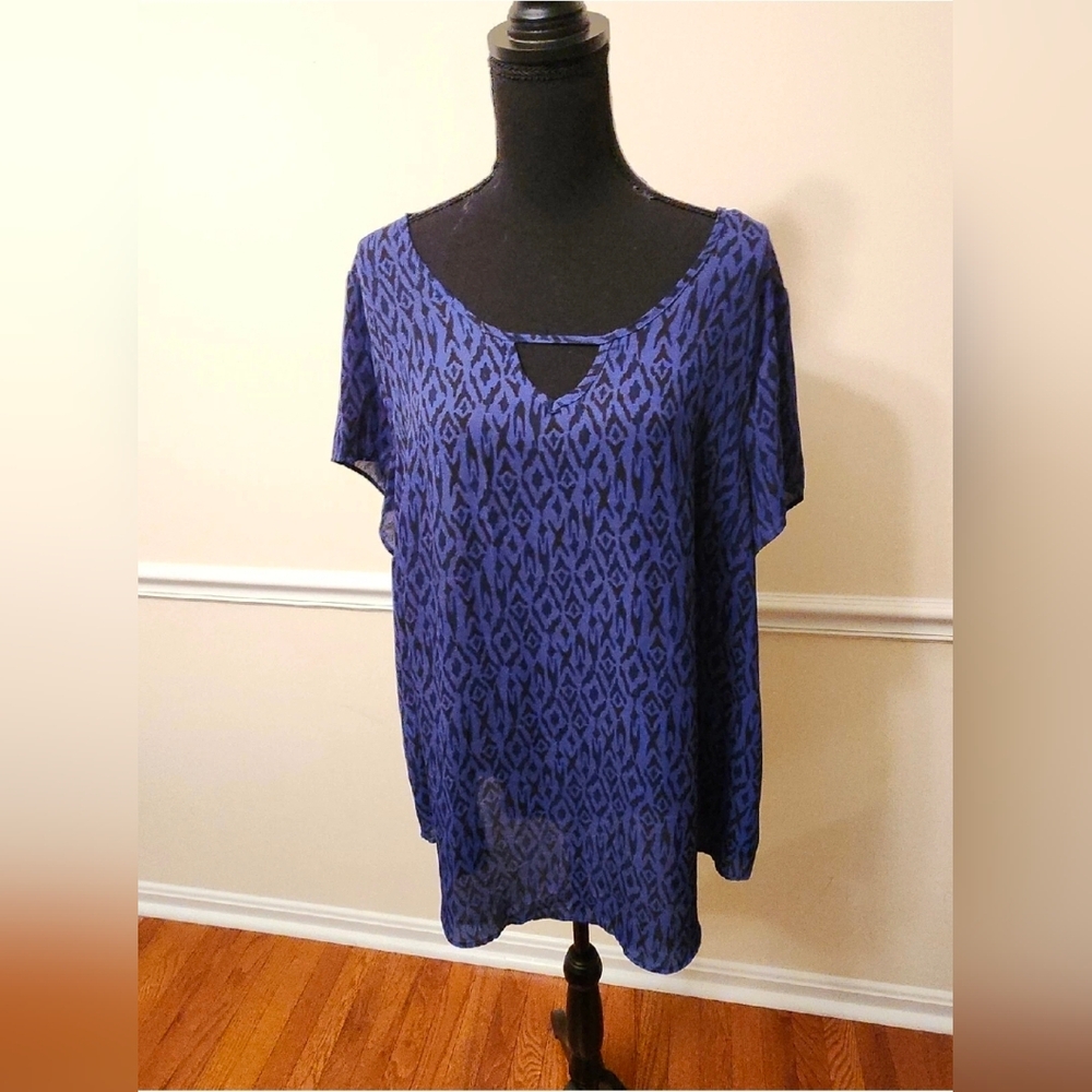 Torrid Women's Purple / Black Print Cap Sleeve Blouse Sz 2